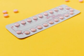 Recepta na antykoncepcję. Czym jest i jak ją zdobyć online?