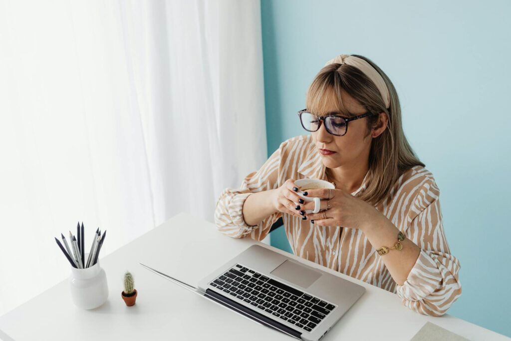 Psycholog online: kiedy warto skorzystać z tego rozwiązania?