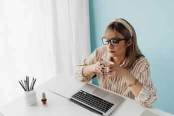 Psycholog online: kiedy warto skorzystać z tego rozwiązania?