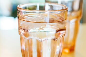 Nawodnienie podczas choroby – dlaczego ma&nbsp;kluczowe znaczenie dla zdrowia?