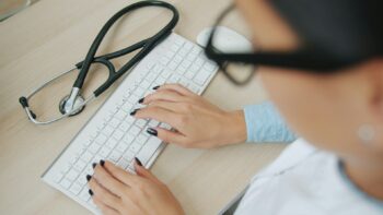 Legalna recepta online a&nbsp;weryfikacja tożsamości – dlaczego dane pacjenta muszą być potwierdzone