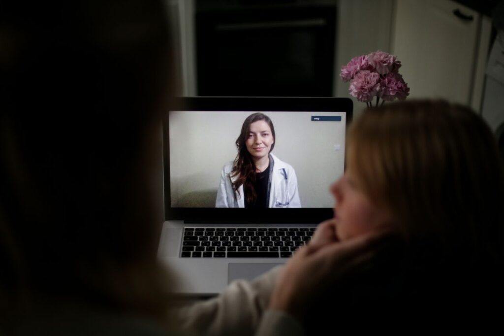 Dokumentacja teleporady – co lekarz powinien zapisać po konsultacji online